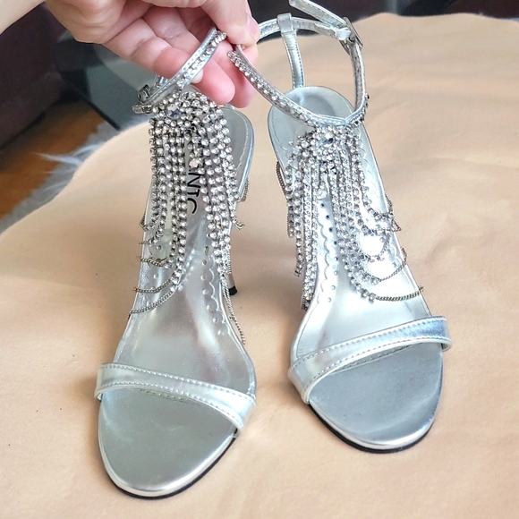 MANIC - Picture 1 of 5